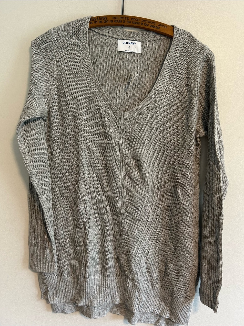 NEW Old Navy Small grey long sleeve pullover  V-Neck Knit Sweater